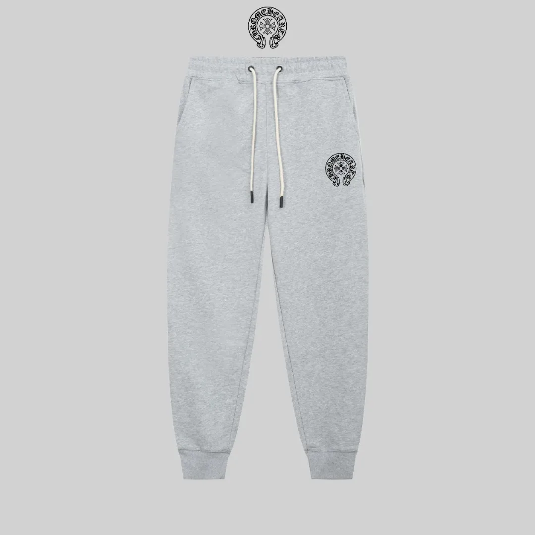 P270 top version, different currency) ✨ chromehearts/Chrome Hearts SS Autumn and Winter Show Model Slim-fitting lines simple printed letter Logo sweatpants 380g weight compatible with all body types Black and white drawstring design on the waist elastic band Customized drawstring pockets with slant pocket design on both sides There is also a small pocket on the back Color: black gray Size S-XL